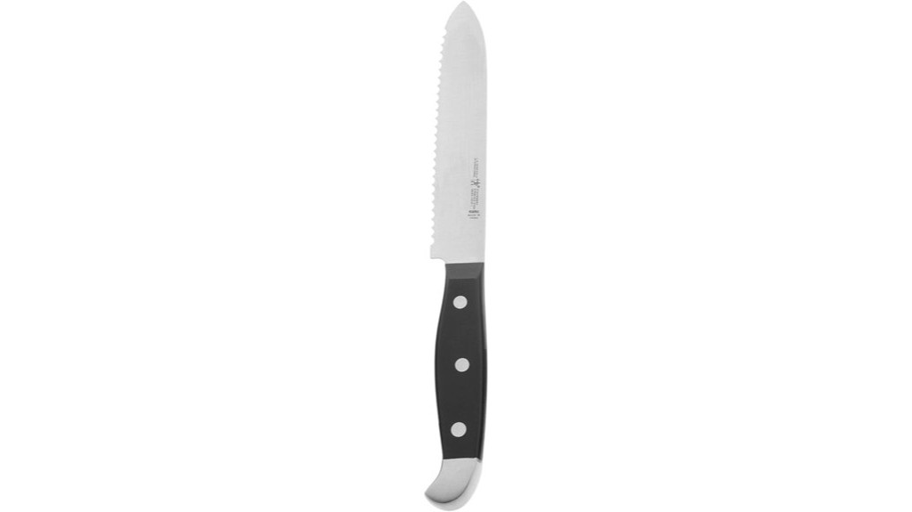 serrated utility knife design